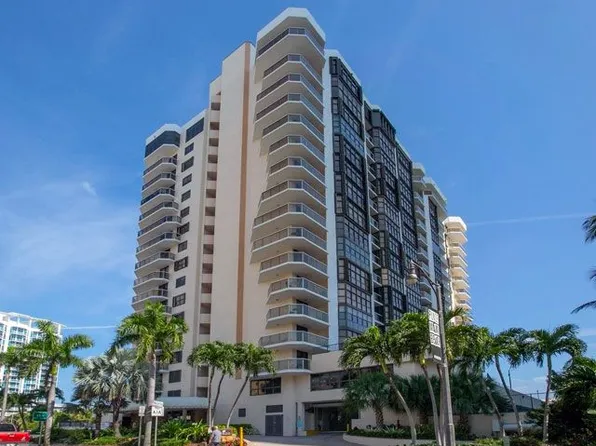 6423 Collins Ave APT 704, Miami Beach, FL 33141