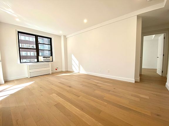 4th image of 160 E 48th St #11G2