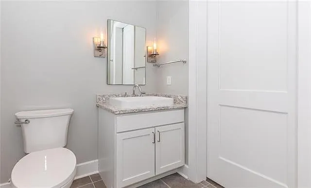 818 Howard Ave #402 — Photo 15