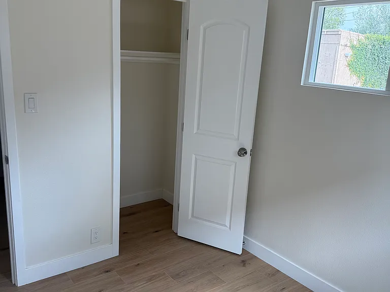 6540 S Pickering Ave — Photo 4
