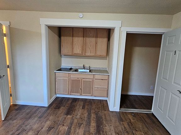 5th image of 400 Railroad Ave #5