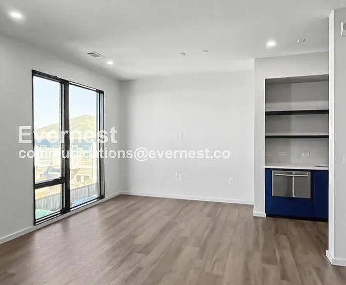 500 Merritt Ave #213 — Photo 5