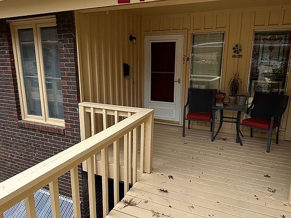 5th image of 27 Britten Cir