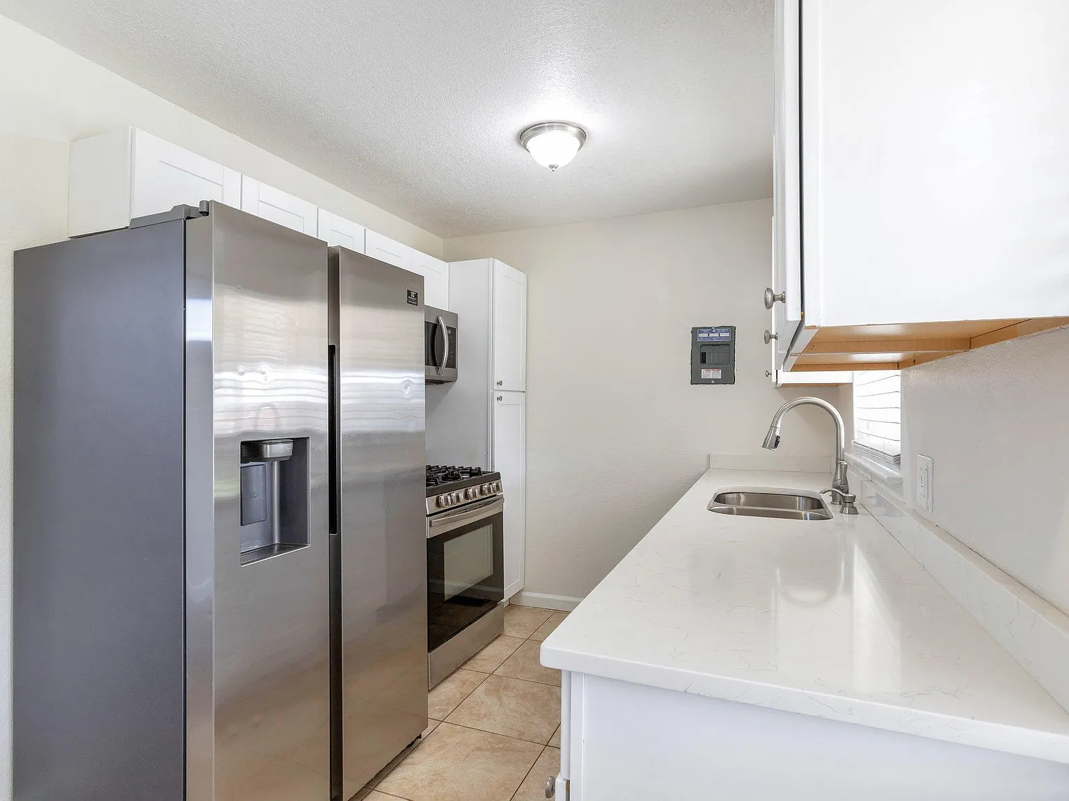 2 bed, 1484 sqft, $1,995 — Photo 3