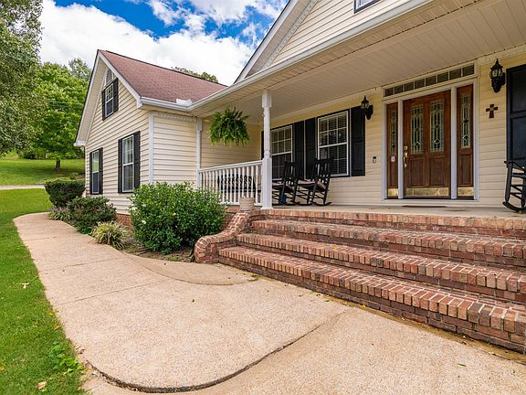 3rd image of 325 Southwood Cir
