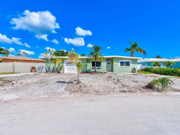 11445 5th St E, Treasure Island, FL 33706