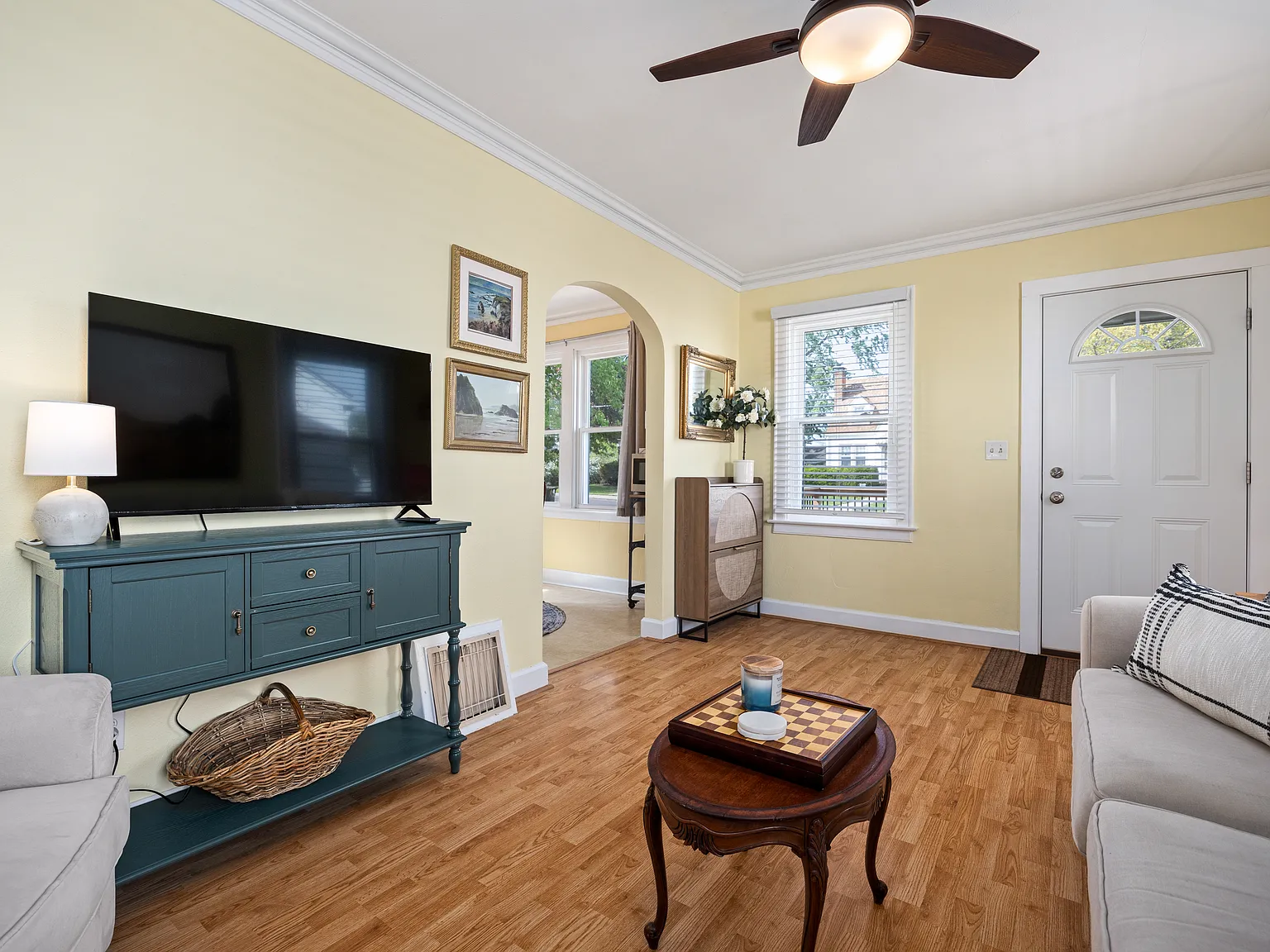 924 E Maywood Ave — Photo 3