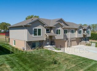 1604 Barrington Pkwy, Papillion, NE 68046