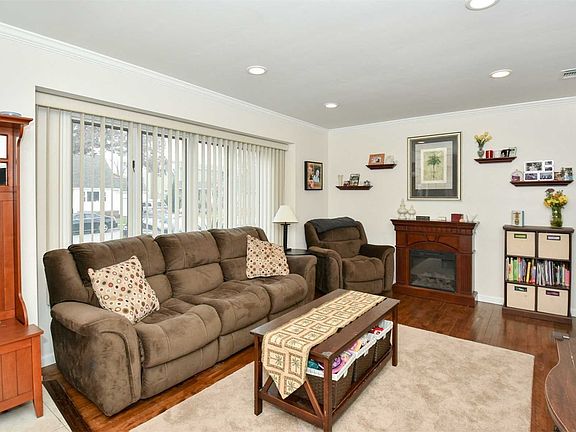4th image of 125 Charles Ave