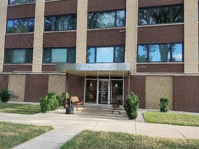 1st image of 5915 W Gunnison St APT 5C