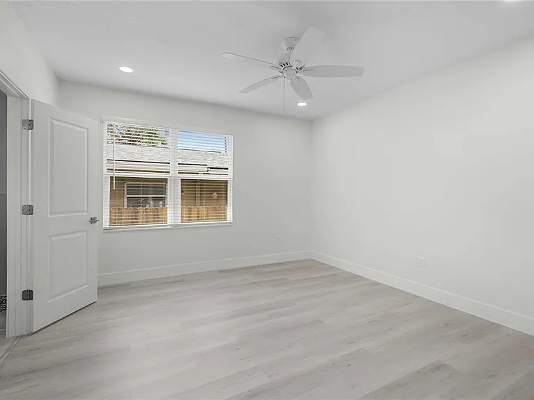 2203 N Blvd — Photo 31