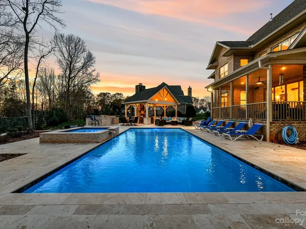 2253 Shagbark Ln, Matthews, NC 28104