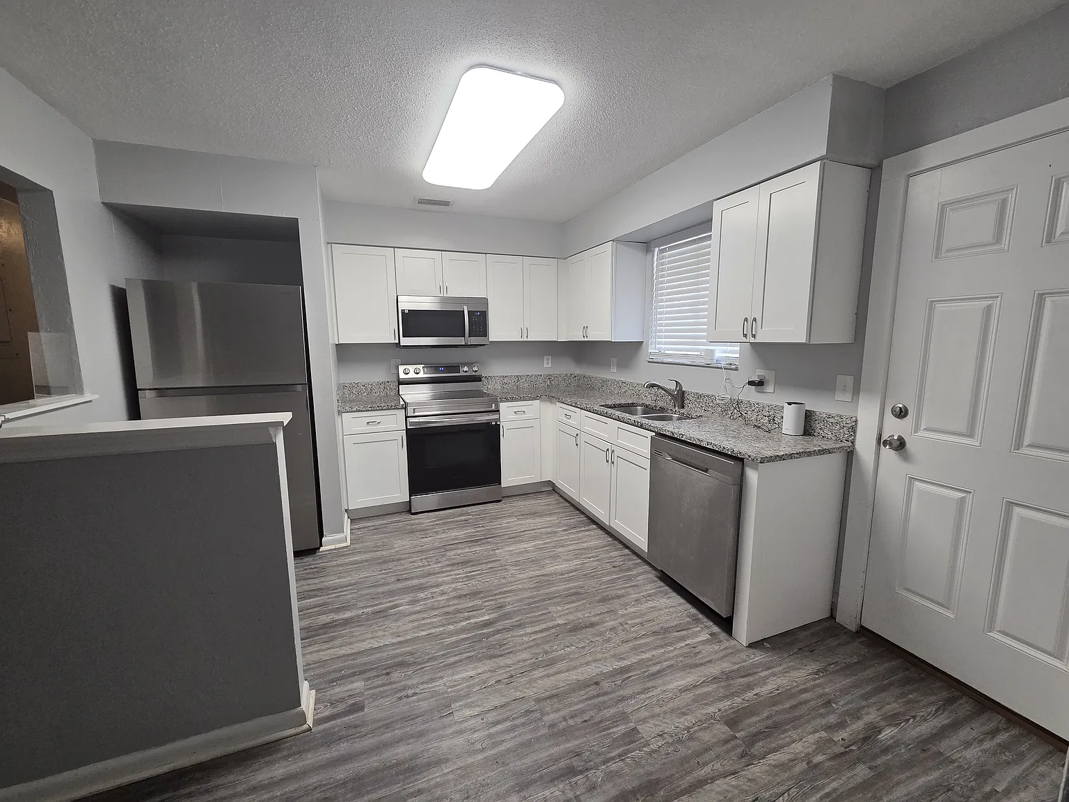 2 bed, 1060 sqft, $1,800 — Photo 1