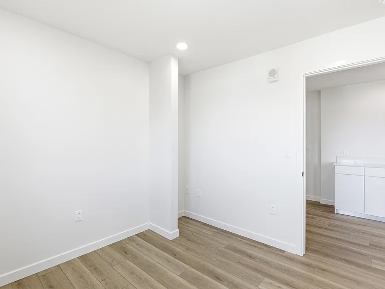 7655 1/2 S San Pedro St #102 — Photo 6