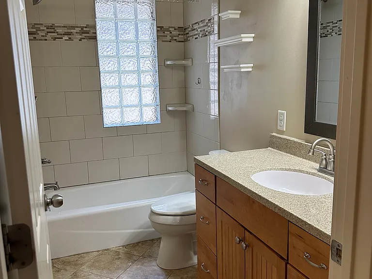 2419 4th St NE #2 — Photo 7