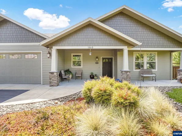 160 Parkside Ct, Scotts Mills, OR 97375