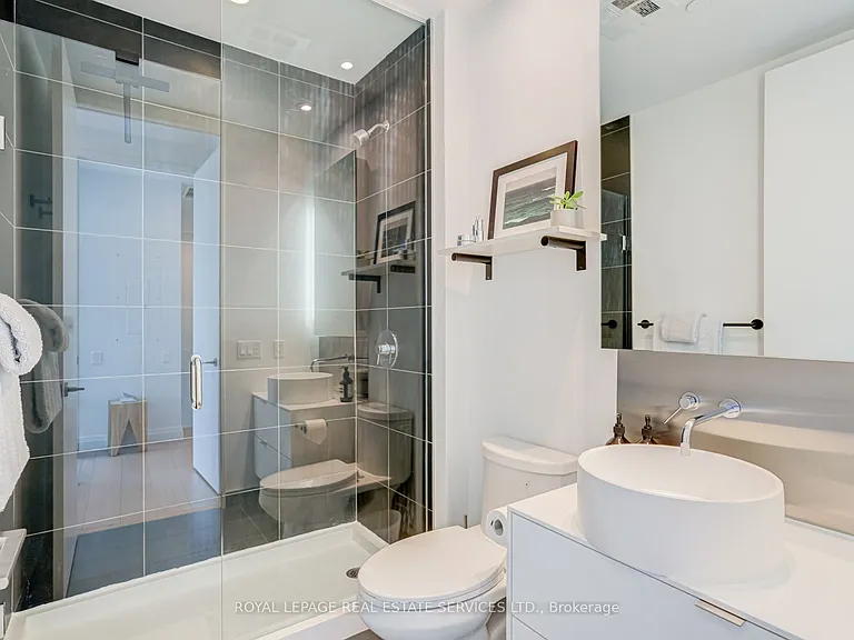 383 Sorauren Ave #Penthouse 09 — Photo 28