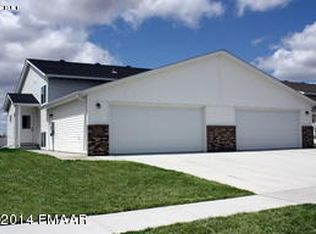 610 Westview Ln E, West Fargo, ND 58078