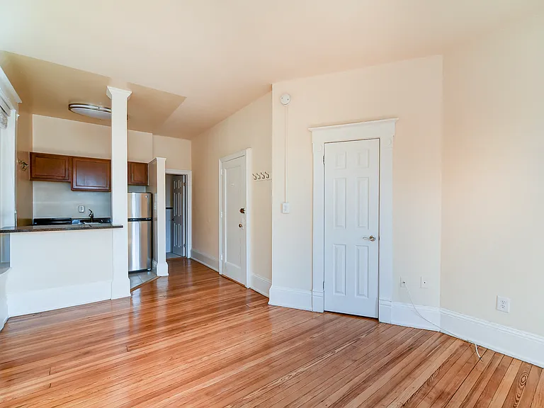 Dupont Apartments — Photo 16