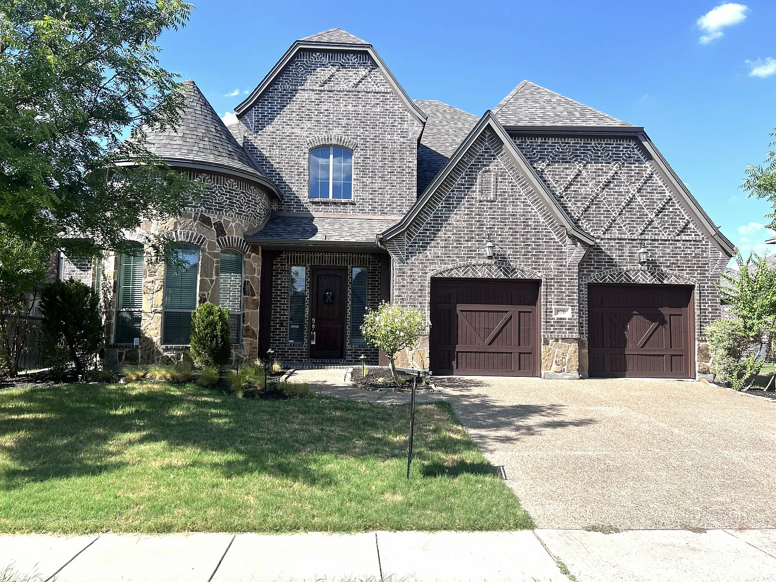 4 bed, 3.5 bath, 3864 sqft, $3,900 — Photo 1