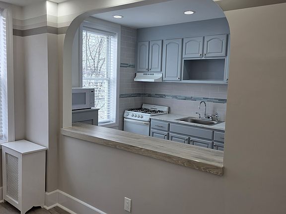 2nd image of 11 Royalton Pl