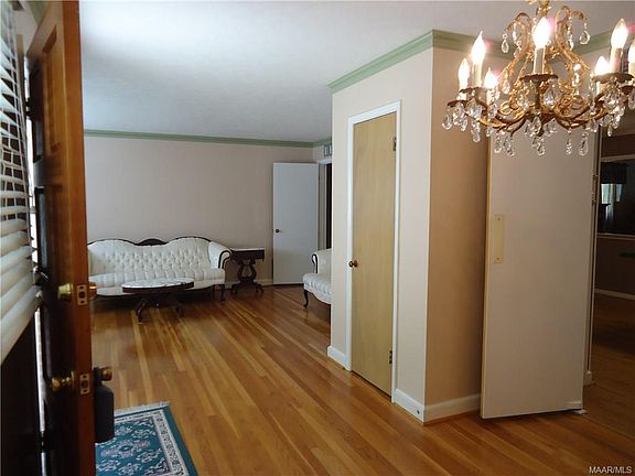 5th image of 956 Parkwood Dr