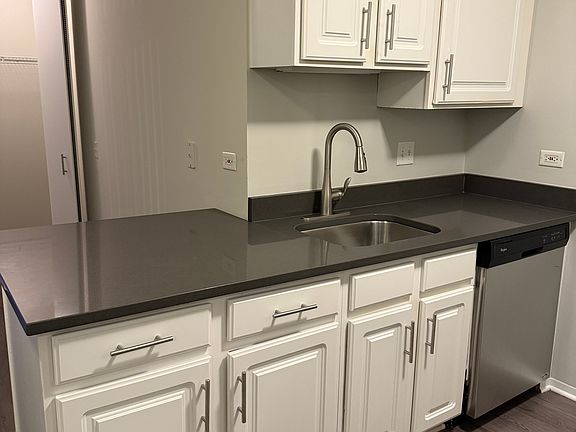 5th image of 544 N State St #1BR