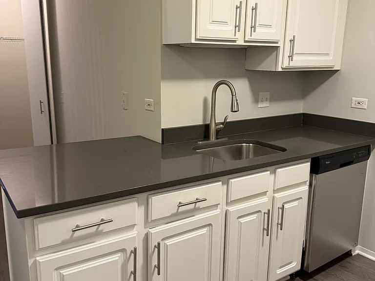 544 N State St — Photo 5