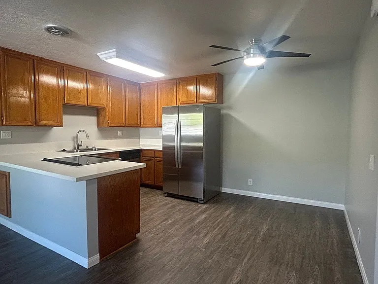 Twin Pines Apartments — Photo 36