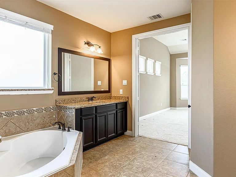 4607 Rockton Hills Ln — Photo 34