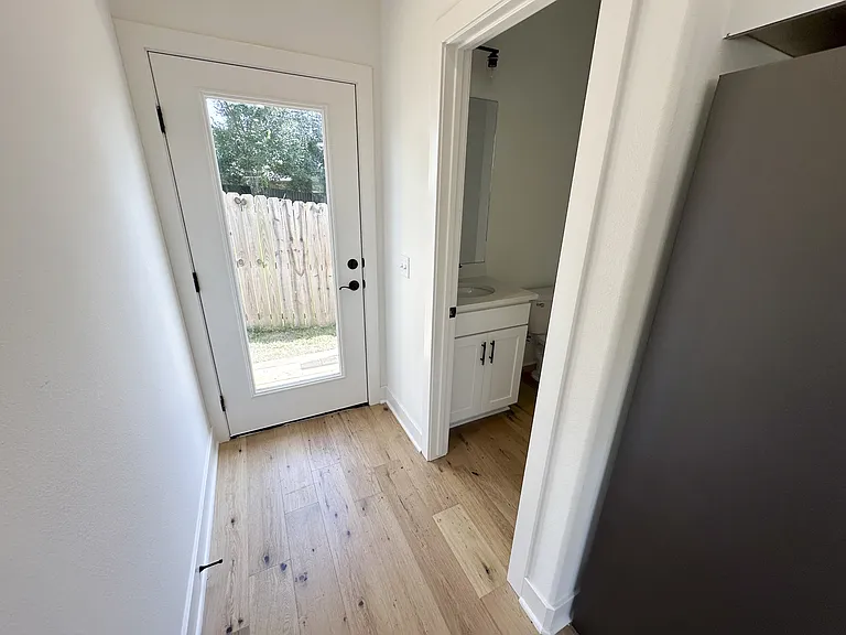1703 W Holly St — Photo 5