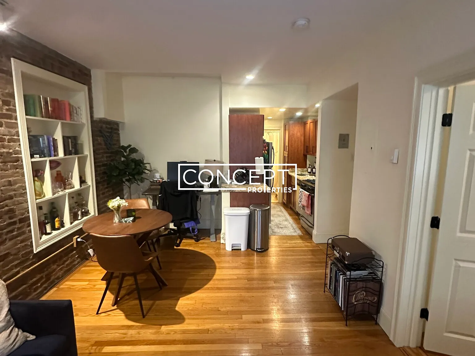 2 bed, 999 sqft, $4,050 — Photo 1