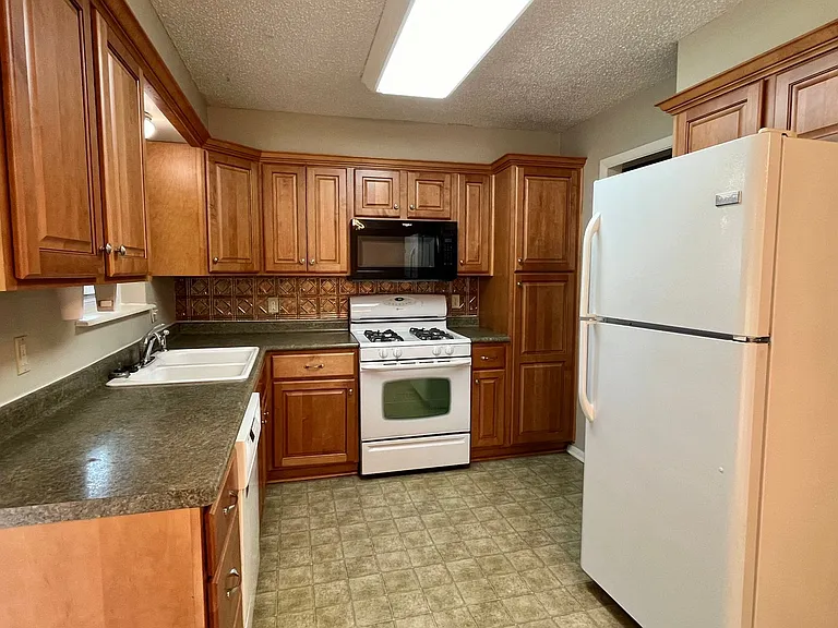 324 W Michael Dr — Photo 6