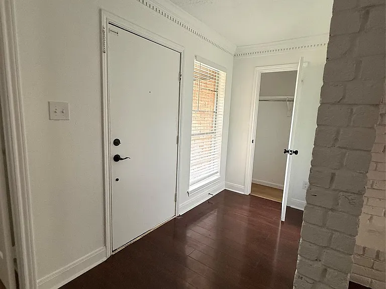 2075 Little Cedar Dr — Photo 4