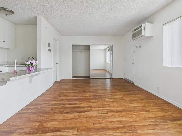 Sepulveda Manhattan Apartments — Photo 31