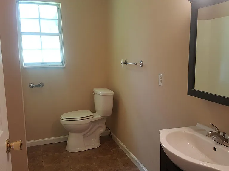 426 Parliament Rd — Photo 6