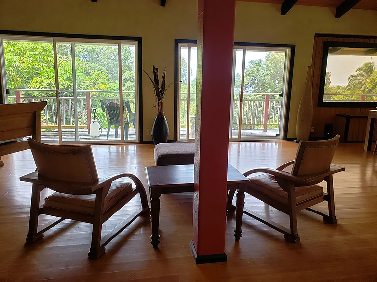 LIVING ROOM AREA