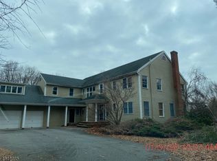 12 Moonshadow Ct, Kinnelon, NJ 07405