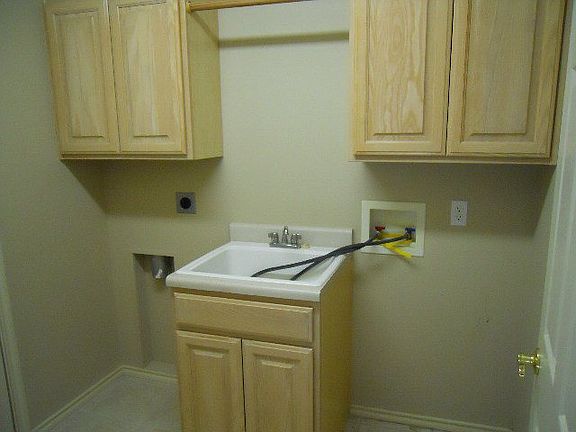 5th image of 251 Oak Hill Dr