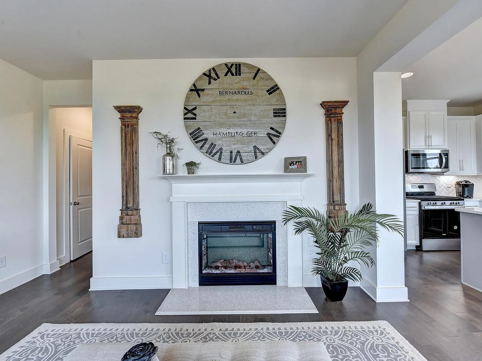 3 bed, 2.5 bath, 1745 sqft, $2,100 — Photo 3