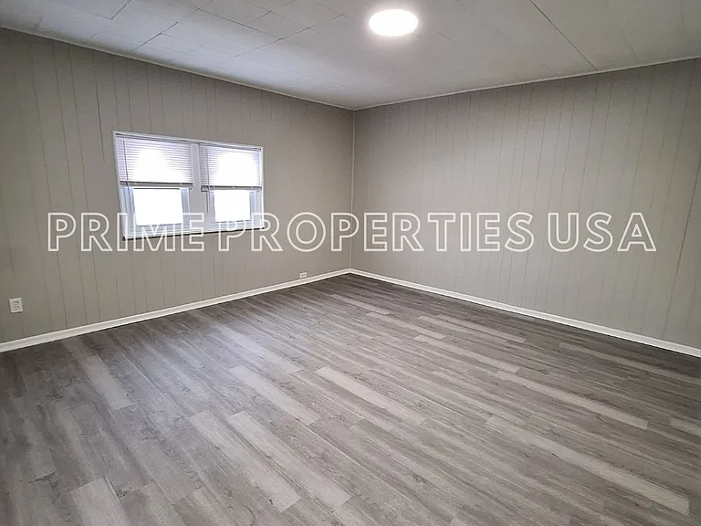 1219 Walnut St — Photo 5
