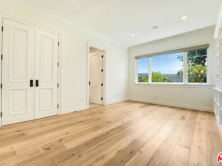 11540 Clover Ave — Photo 18