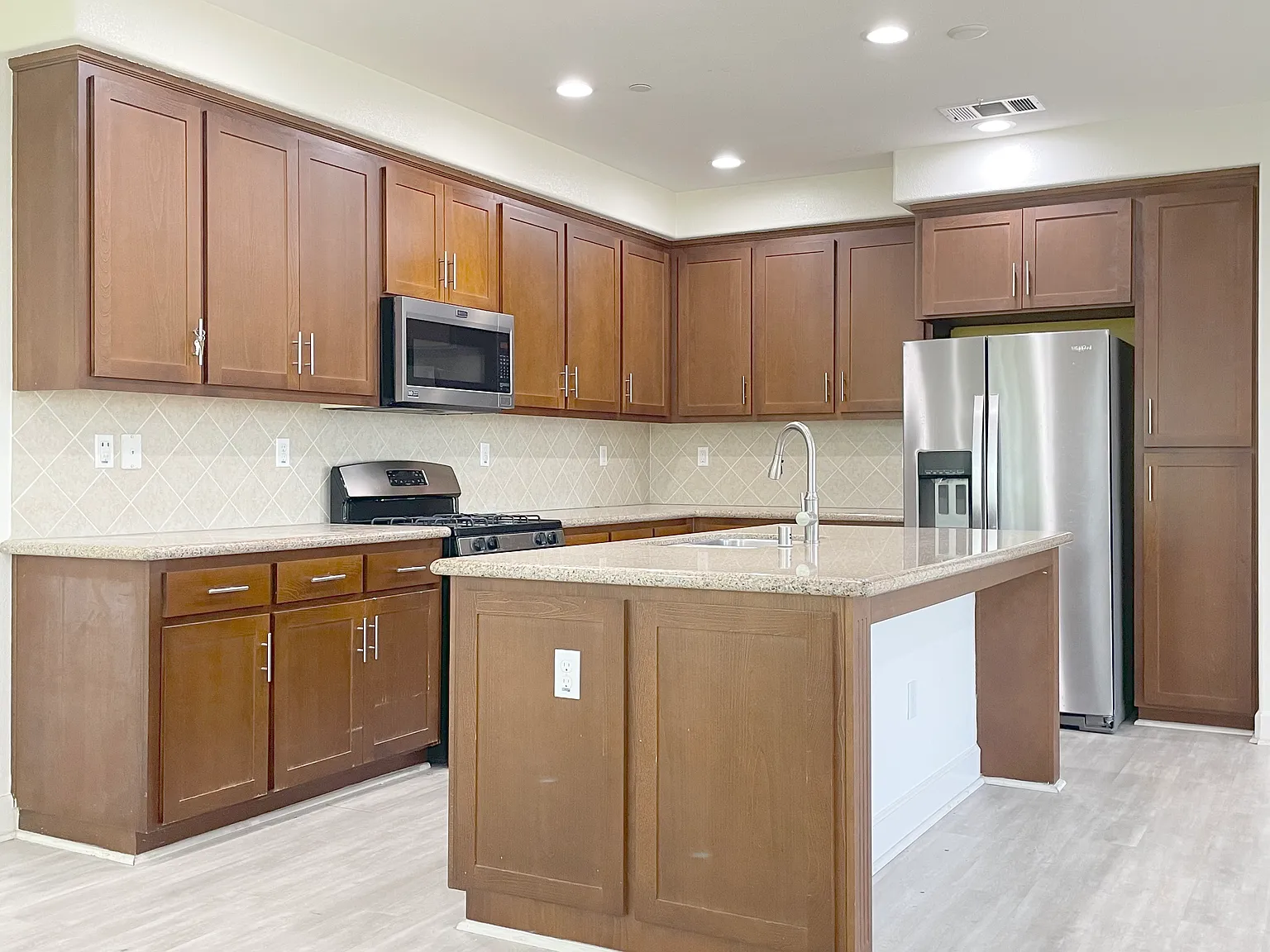 3 bed, 1622 sqft, $4,375 — Photo 4