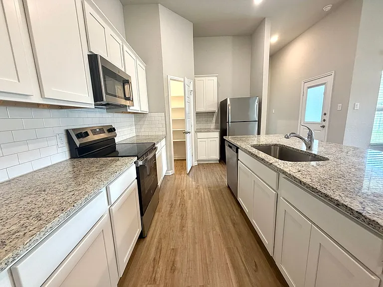 153 Nespral Dr — Photo 3