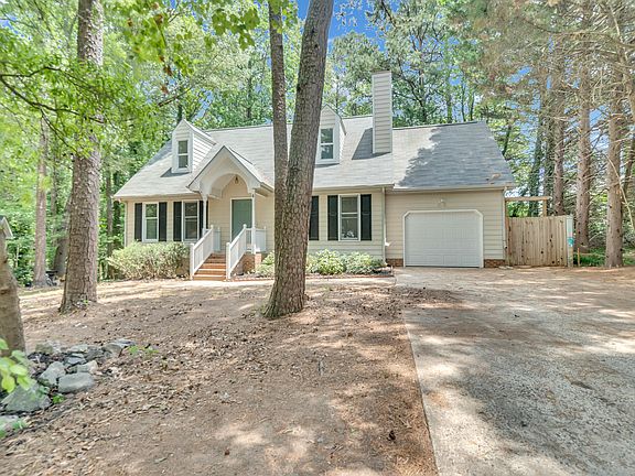 2nd image of 4 Sue Ann Ct