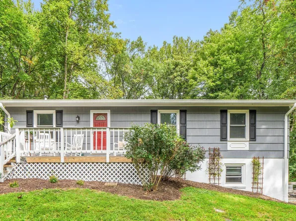 5184 Honeysuckle Ln, Warrenton, VA 20187