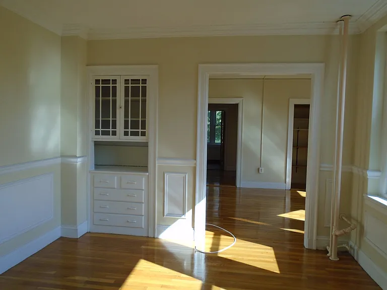 Craigie Cir — Photo 3