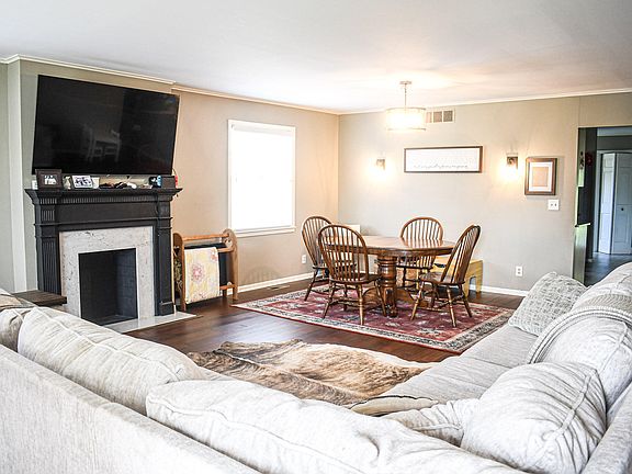 4th image of 104 Reservoir Rd