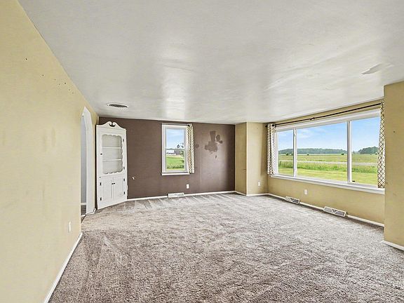 5th image of 3110 S Merrill Rd