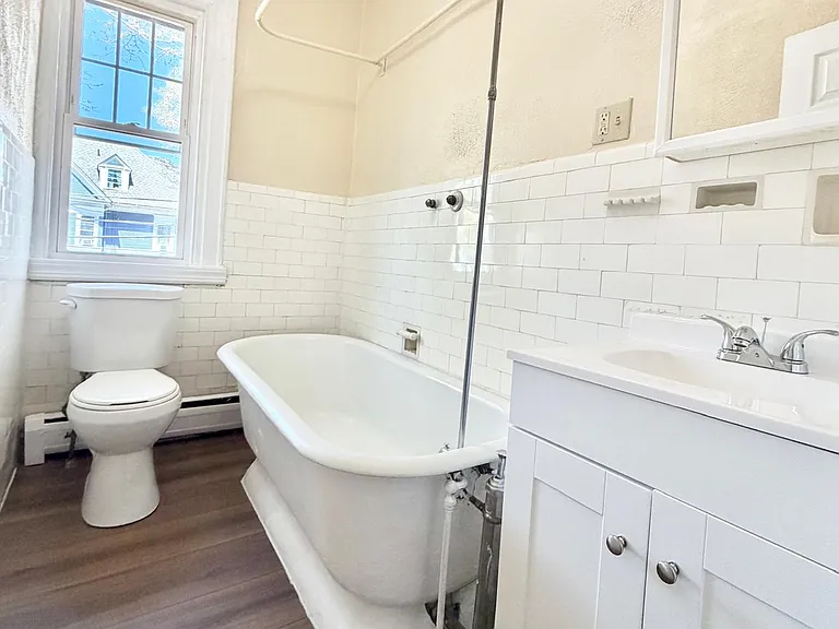 206 Sherman Ave #BB1 — Photo 4